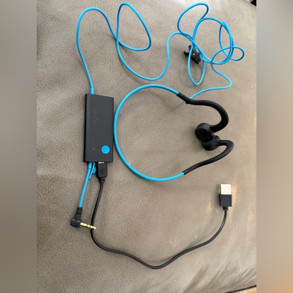 AfterShokz Sportz Titanium Bone Conduction Headphones - Picture 8 of 9